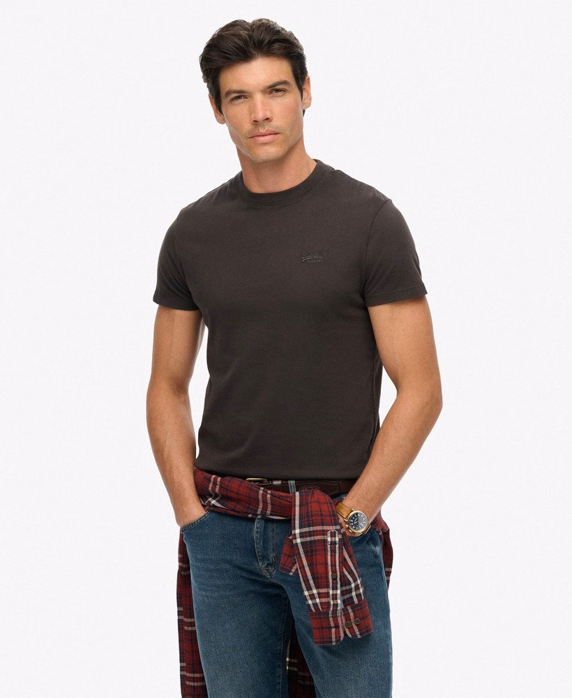 Camiseta com logo essencial