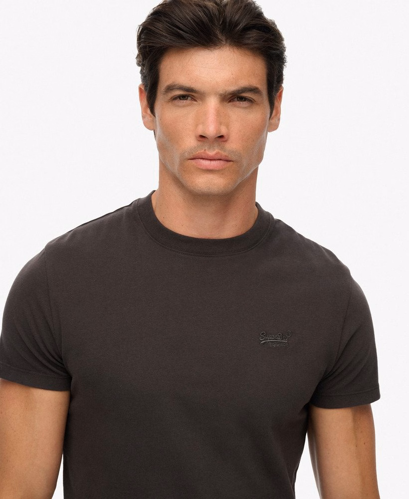 Camiseta com logo essencial
