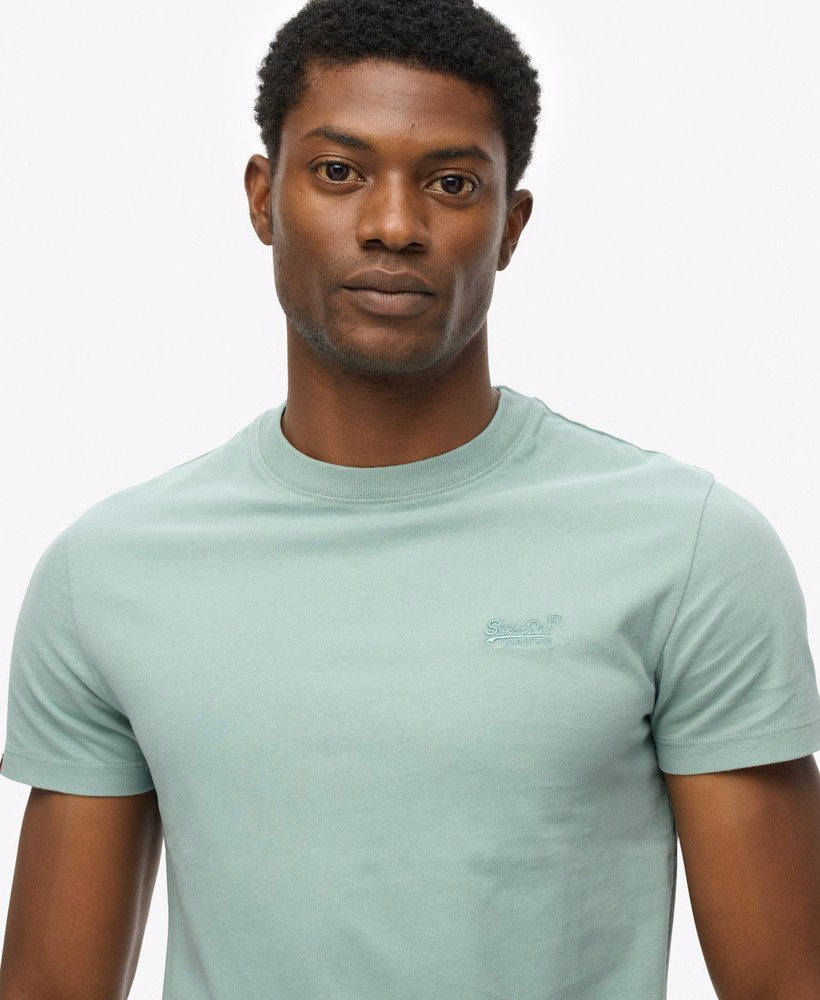 Camiseta com logo essencial