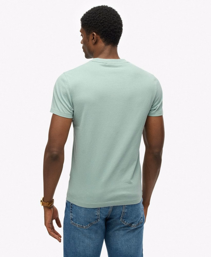Camiseta com logo essencial