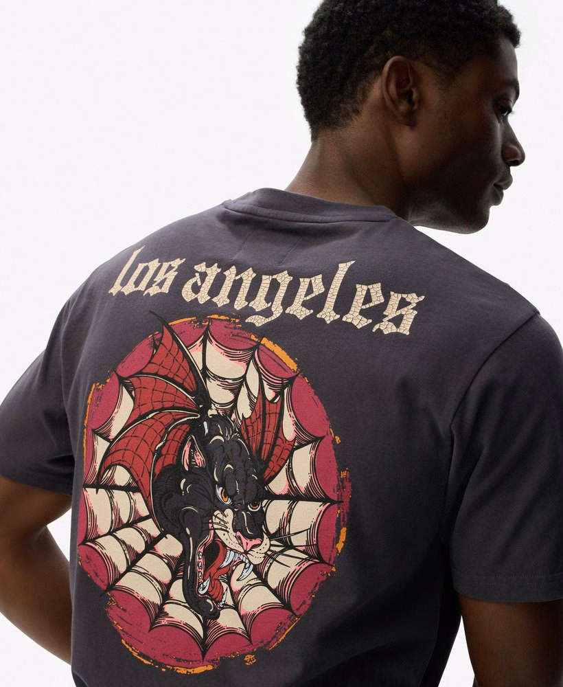 Camiseta folgada com estampa de tatuagem