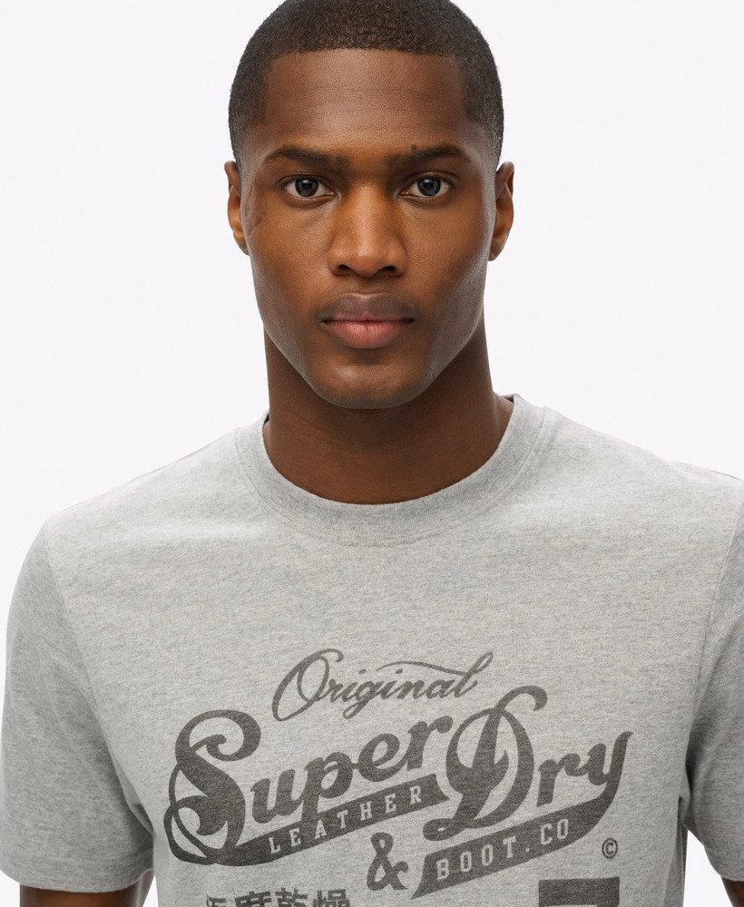 Camiseta Leather & Boot Co com estampa Script
