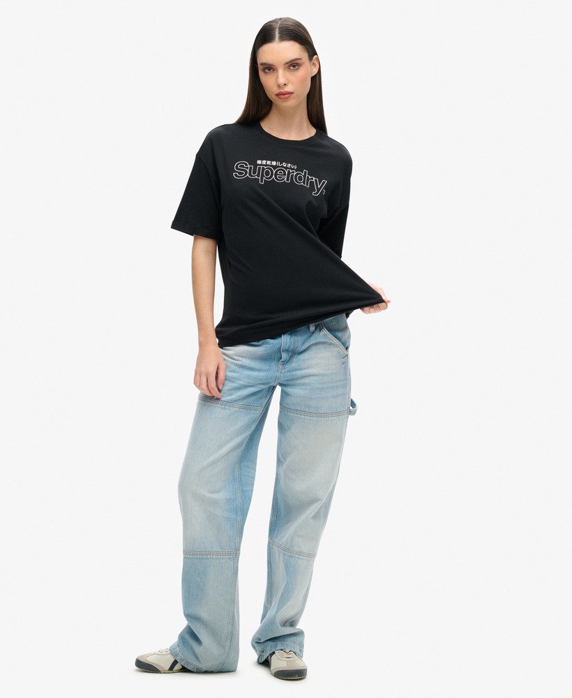 camiseta boxy com contorno do logotipo suíço na cor preta