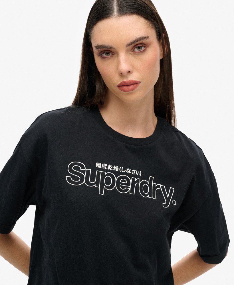camiseta boxy com contorno do logotipo suíço na cor preta