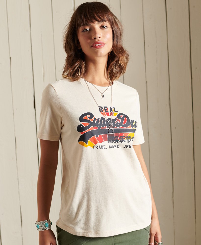 camiseta vintage logo rainbow na cor aveia