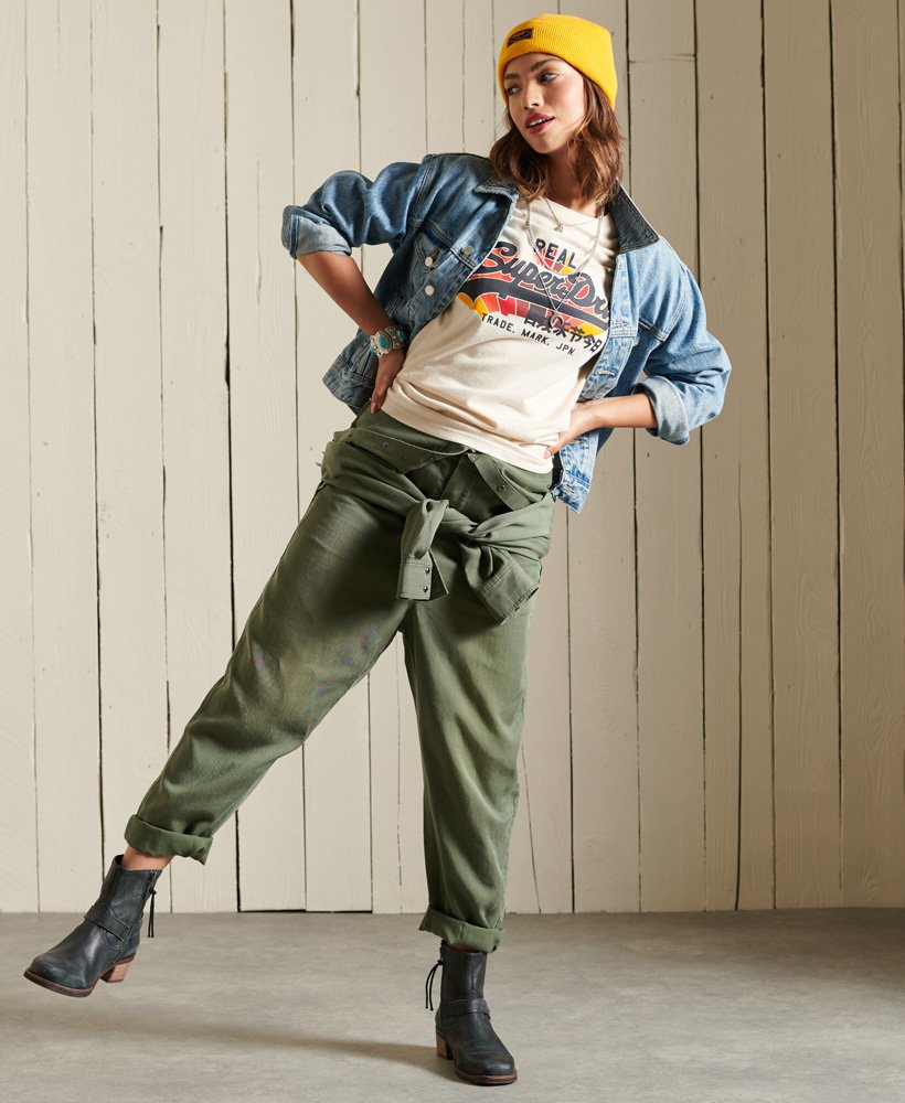 camiseta vintage logo rainbow na cor aveia