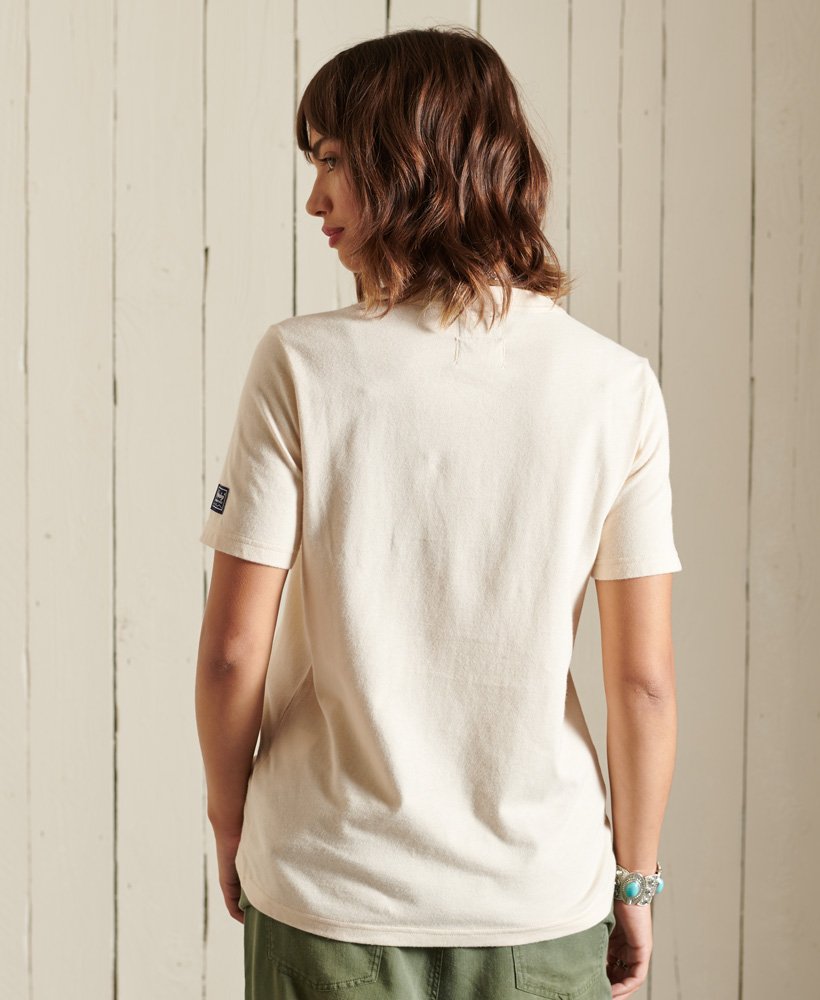 camiseta vintage logo rainbow na cor aveia