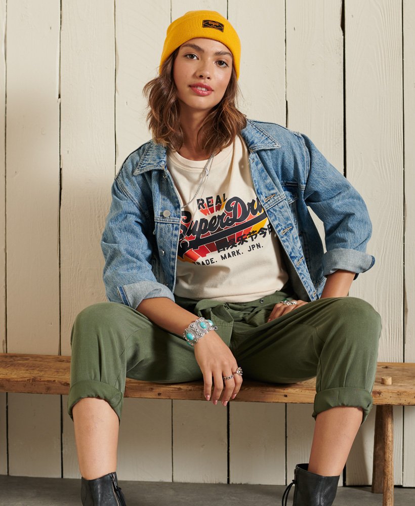 camiseta vintage logo rainbow na cor aveia