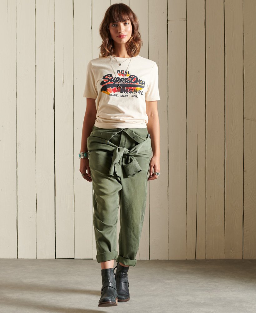 camiseta vintage logo rainbow na cor aveia