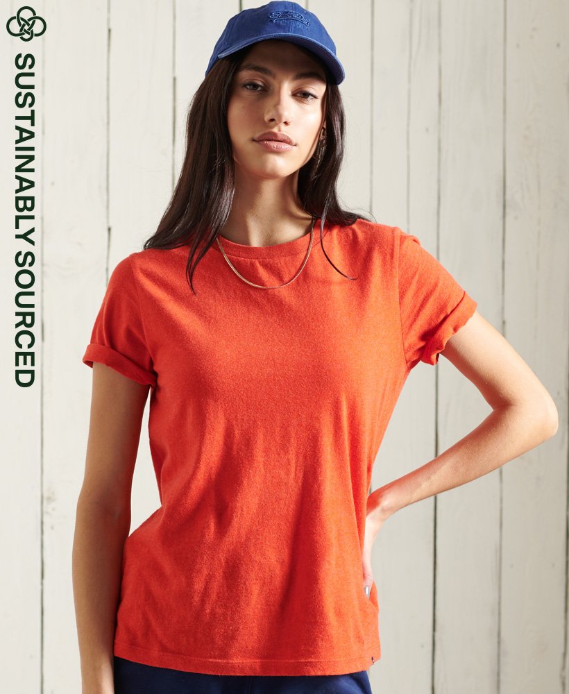 camiseta básica de algodão orgânico em um tom vibrante de laranja mesclado.