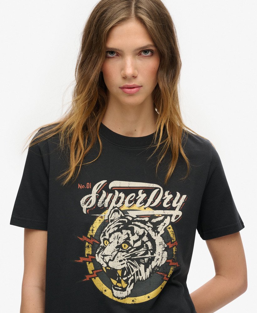 camiseta boho com estampa na cor preta