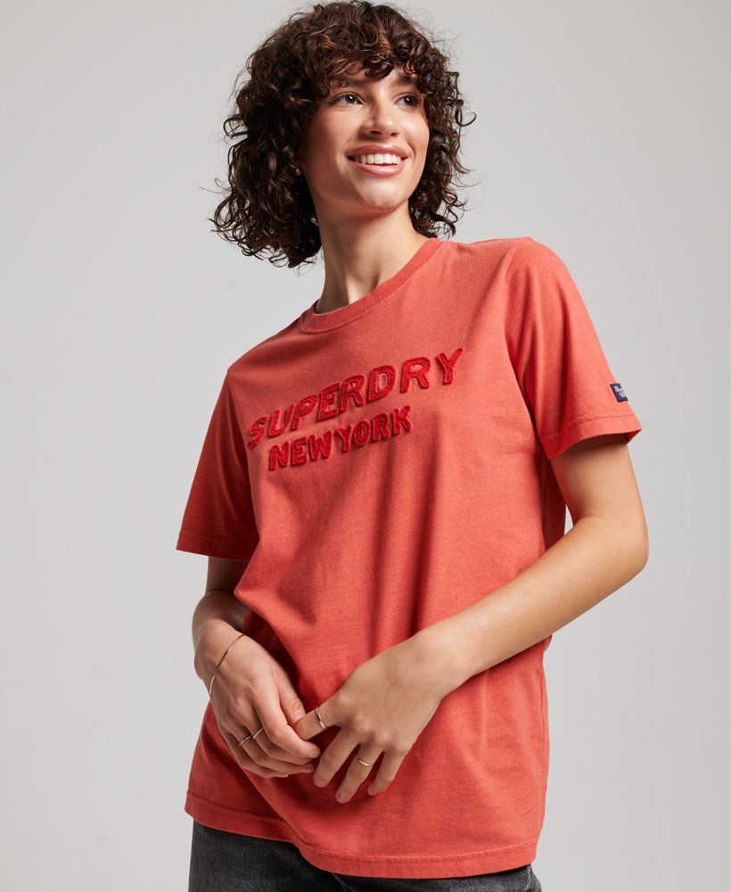 camiseta vintage stack graphic na cor rosa cayenne