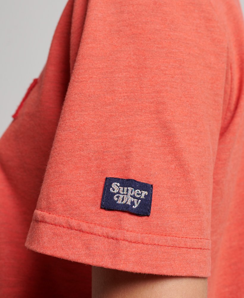 camiseta vintage stack graphic na cor rosa cayenne