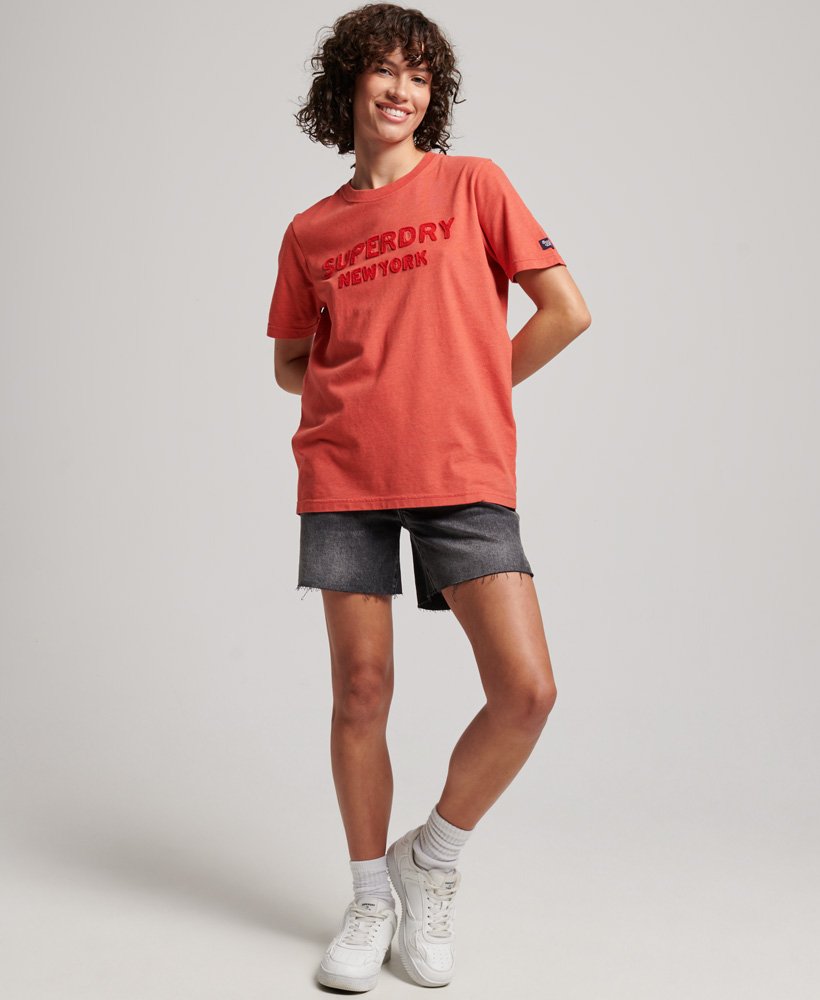 camiseta vintage stack graphic na cor rosa cayenne