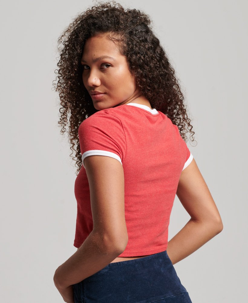 camiseta cropped de algodão orgânico com gola e punhos contrastantes em vermelho mescladobranco ótico.