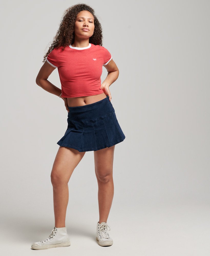 camiseta cropped de algodão orgânico com gola e punhos contrastantes em vermelho mescladobranco ótico.