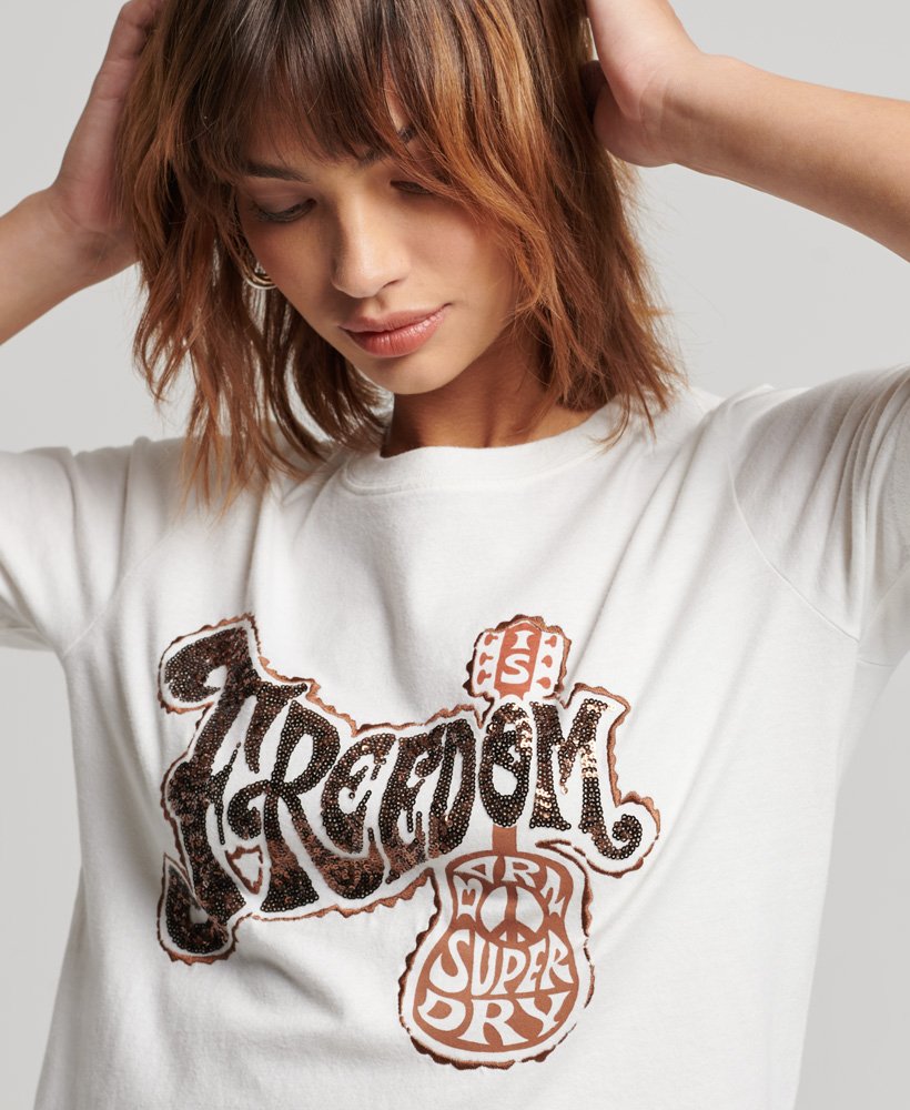camiseta vintage bordada na cor new chick
