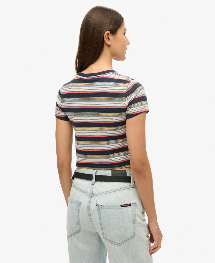 camiseta cropped listrada vintage na cor azul marinho eclipse.