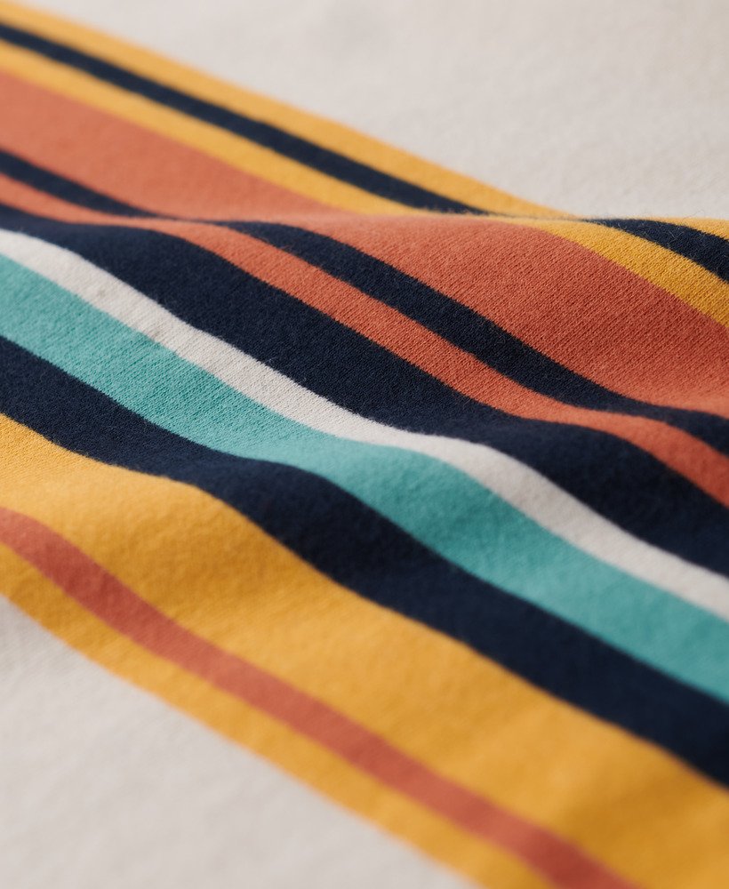 camiseta cropped listrada vintage em tons de aveia e laranja.