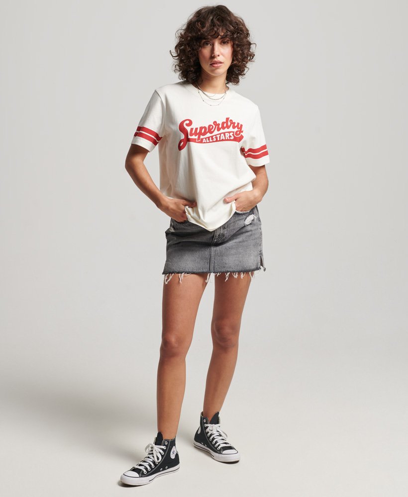 camiseta universitária vintage em algodão orgânico na cor off white.