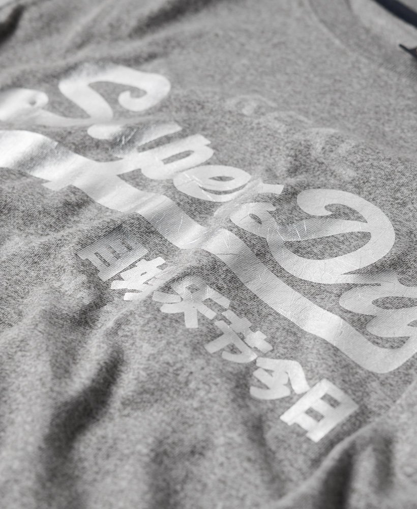 camiseta esportiva com logo vintage em cinza mesclado vintage.