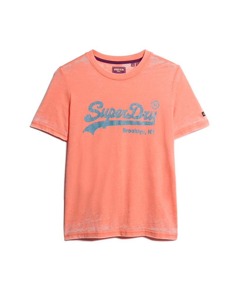 camiseta vintage com logo bordado na cor fusion coral.