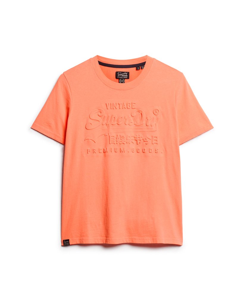 camiseta com logo vintage em relevo na cor fusion coral