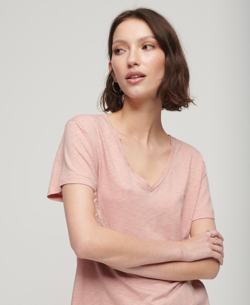 camiseta com decote em v bordada em tecido texturizado rosa acinzentado