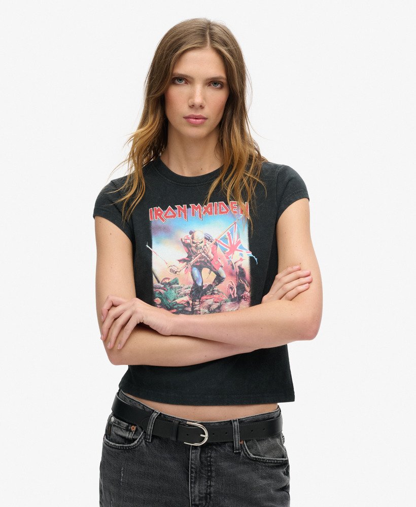 camiseta iron maiden x superdry de manga curta modelo heavy back na cor preta.