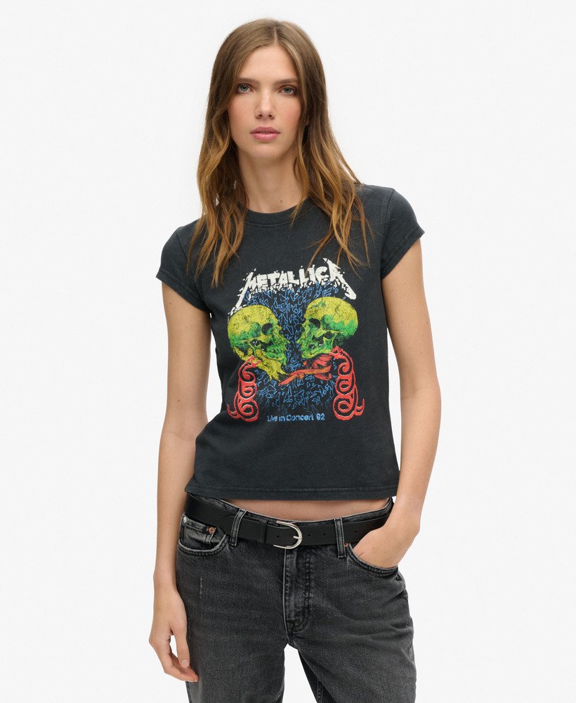 camiseta metallica x superdry de manga curta modelo heavy back na cor preta.