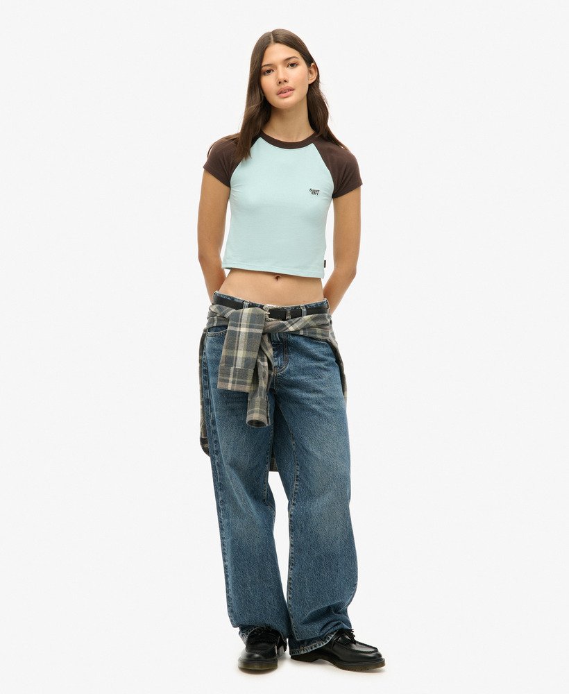 camiseta infantil cropped estilo beisebol em azul celestemarrom chocolate escuro