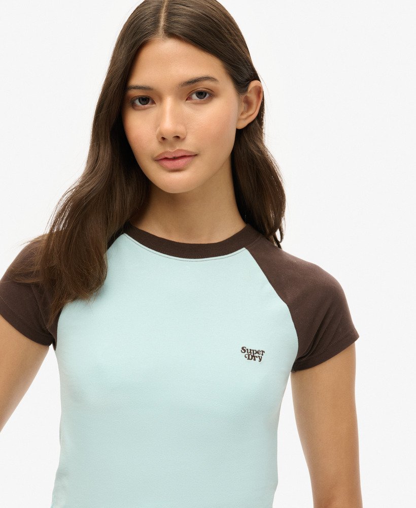 camiseta infantil cropped estilo beisebol em azul celestemarrom chocolate escuro