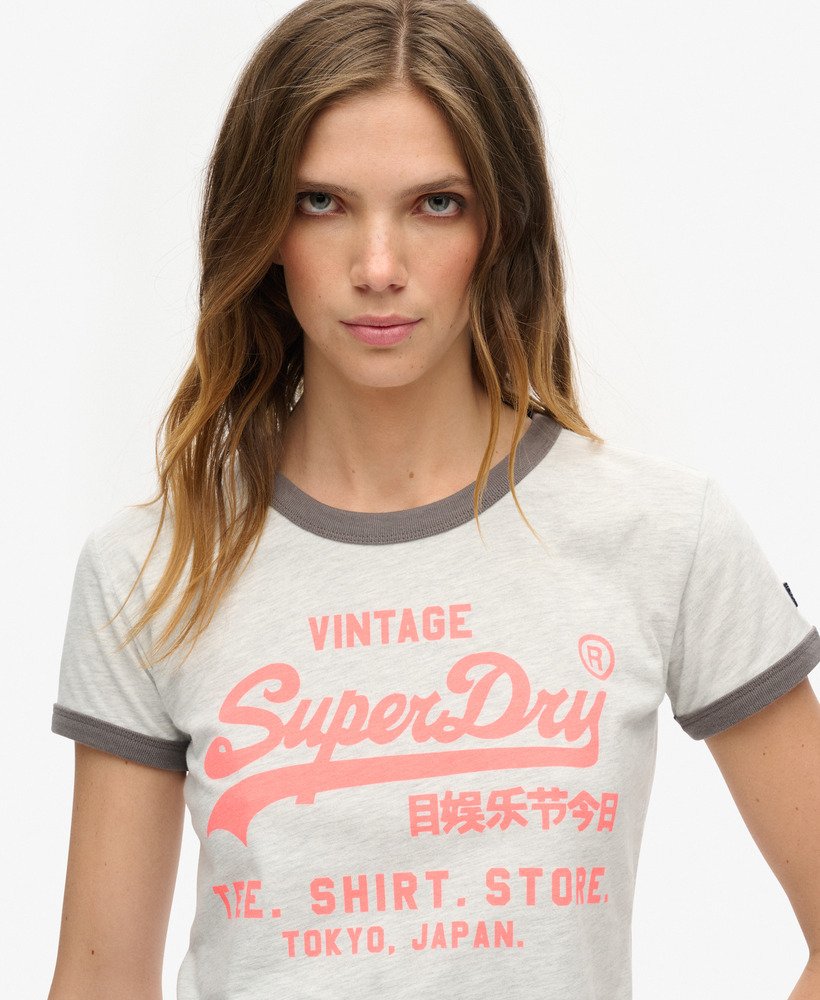 camiseta com logo vintage em neon na cor cinza mesclado glaciar.
