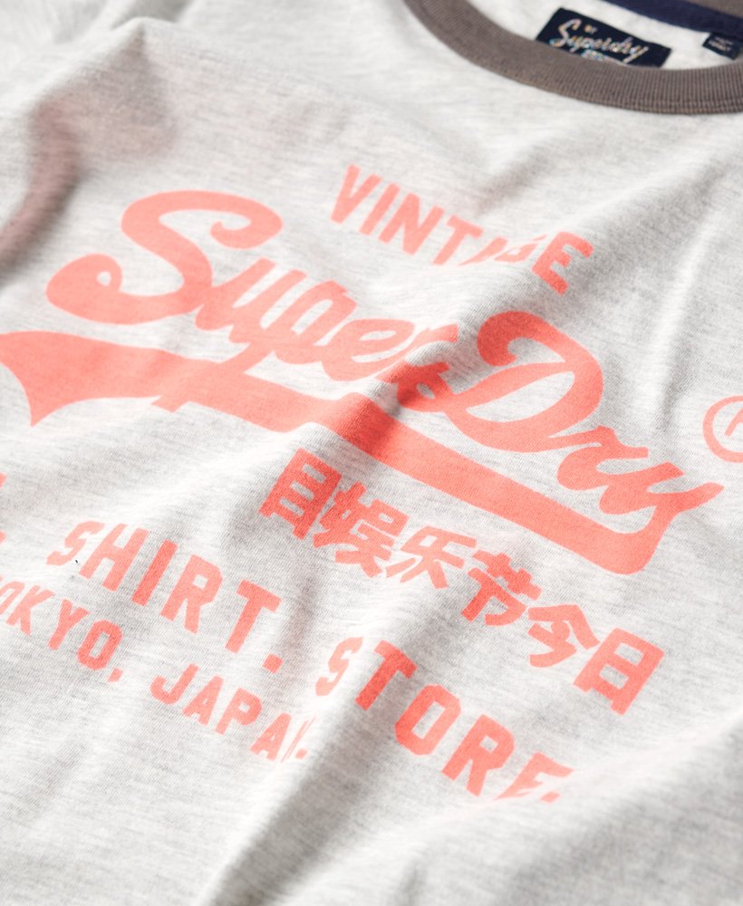 camiseta com logo vintage em neon na cor cinza mesclado glaciar.