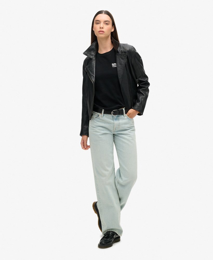 camiseta cropped sport luxe com logo na cor preta.