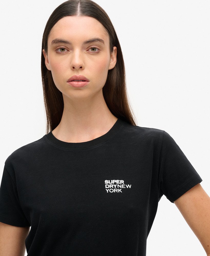 camiseta cropped sport luxe com logo na cor preta.