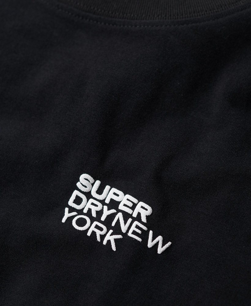 camiseta cropped sport luxe com logo na cor preta.