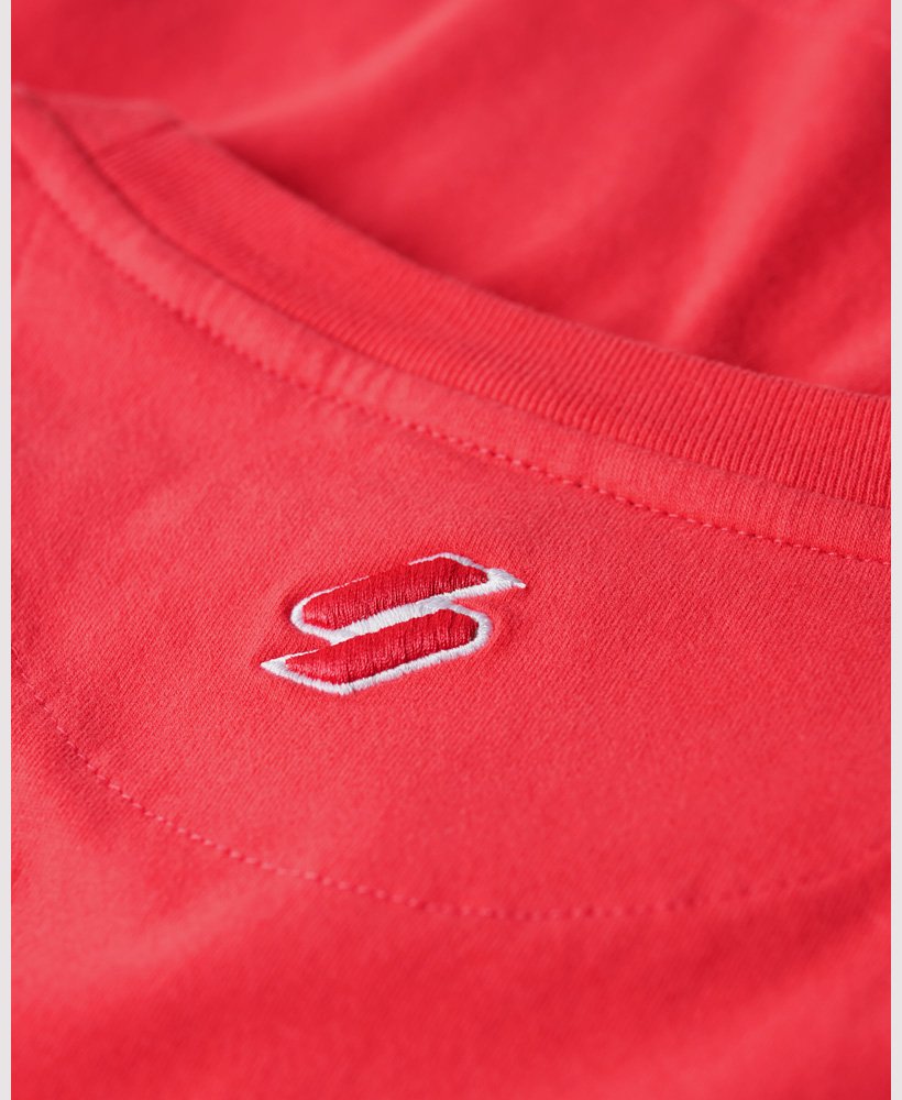 camiseta de manga curta osaka graphic na cor rosa vibrante.