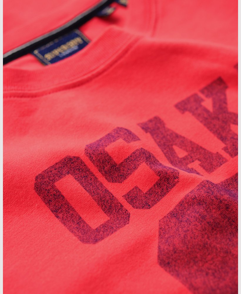 camiseta de manga curta osaka graphic na cor rosa vibrante.