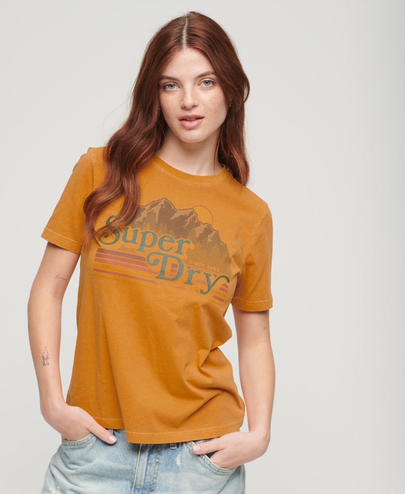 camiseta outdoor stripe graphic em amarelo mesclado dourado