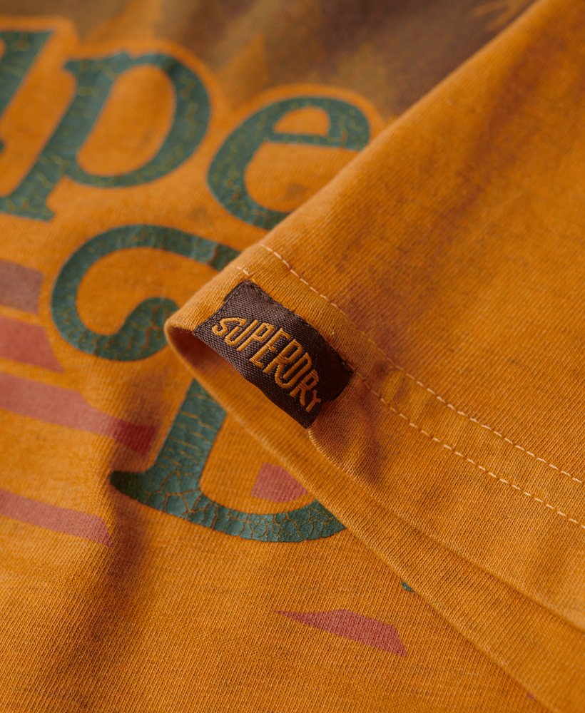 camiseta outdoor stripe graphic em amarelo mesclado dourado