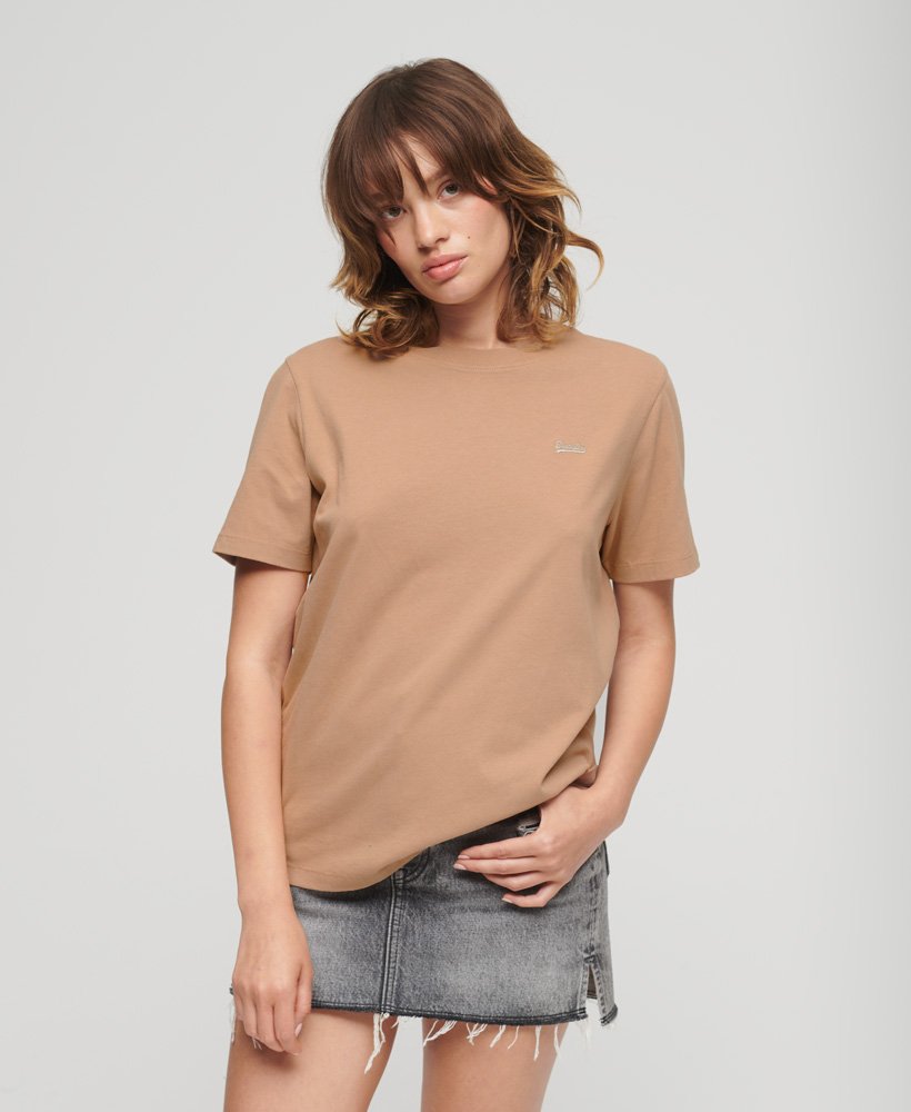 camiseta de algodão orgânico com logo vintage bordado na cor marrom pyramid sands