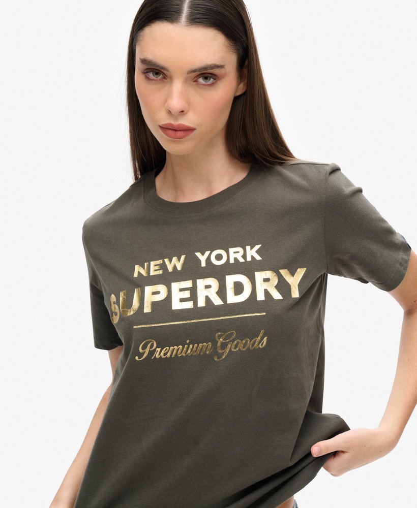 camiseta luxe metallic logo na cor preto vintage