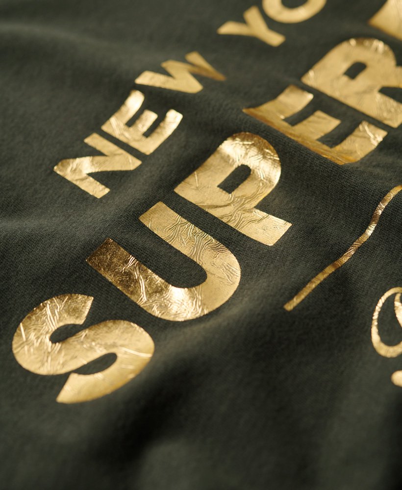 camiseta luxe metallic logo na cor preto vintage