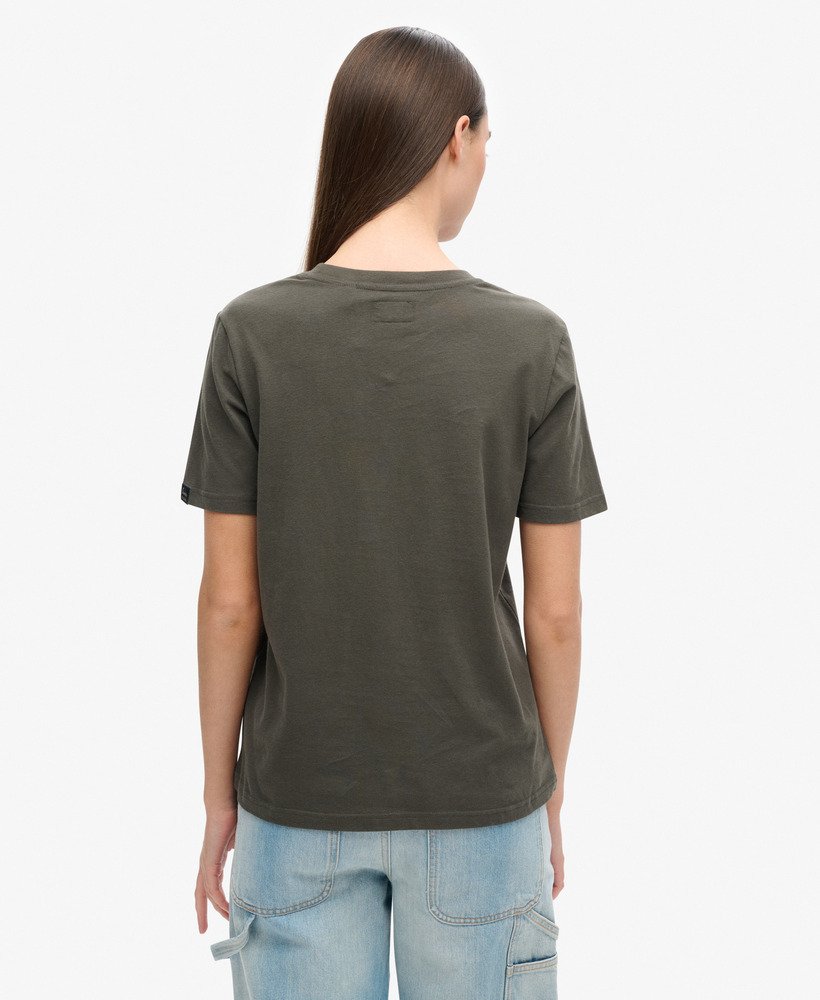 camiseta luxe metallic logo na cor preto vintage
