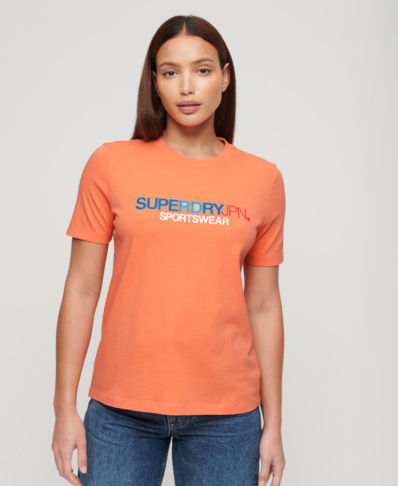 camiseta relaxed com logo esportivo na coral fusion