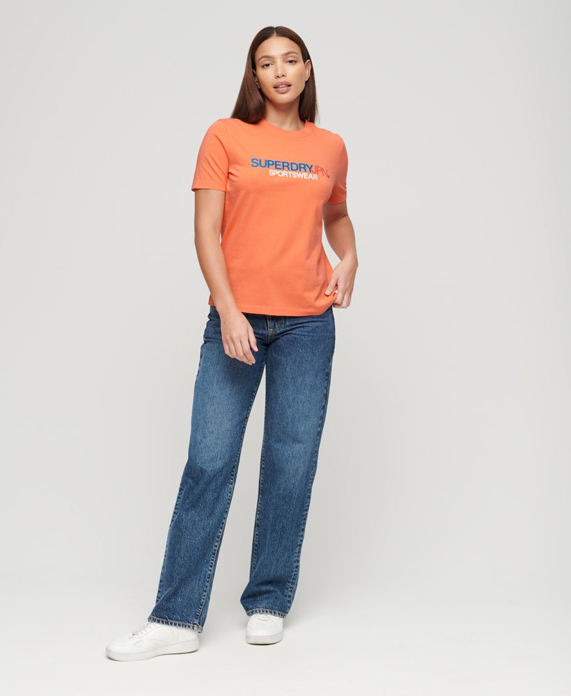 camiseta relaxed com logo esportivo na coral fusion