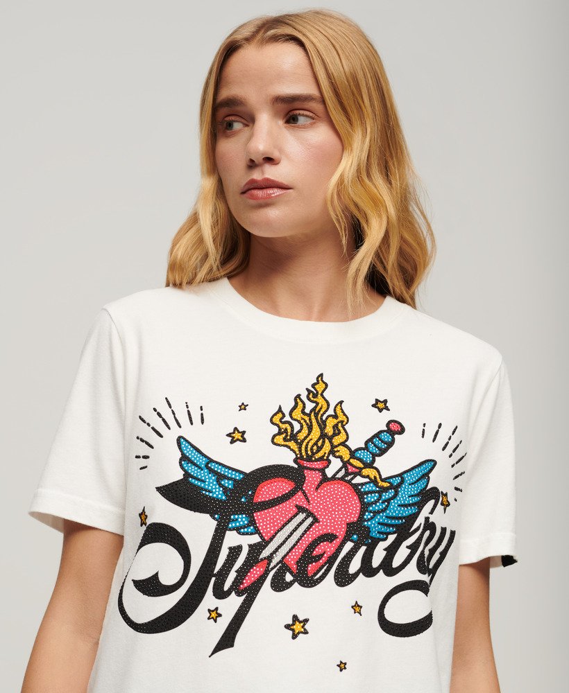 camiseta com estampa de tatuagem em tom cru