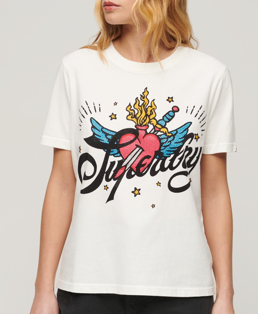 camiseta com estampa de tatuagem em tom cru