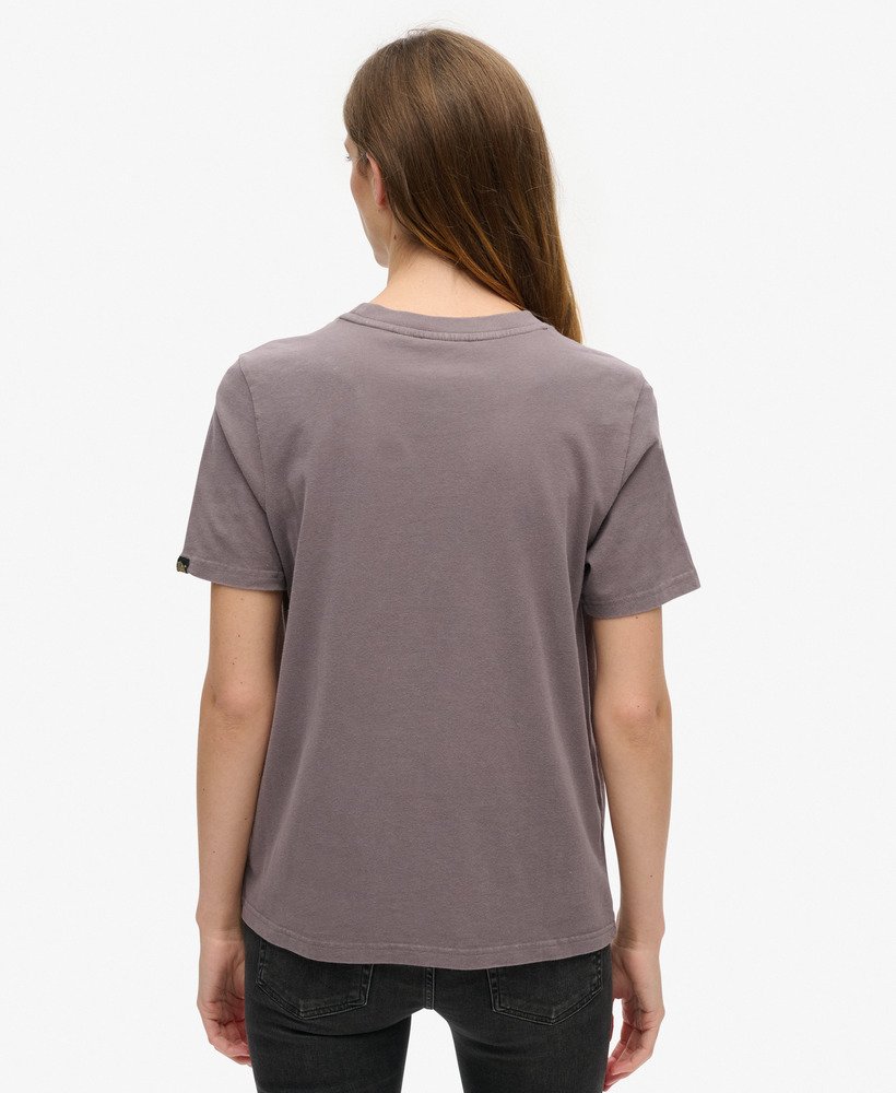 camiseta com estampa de tatuagem em cinza-rocha